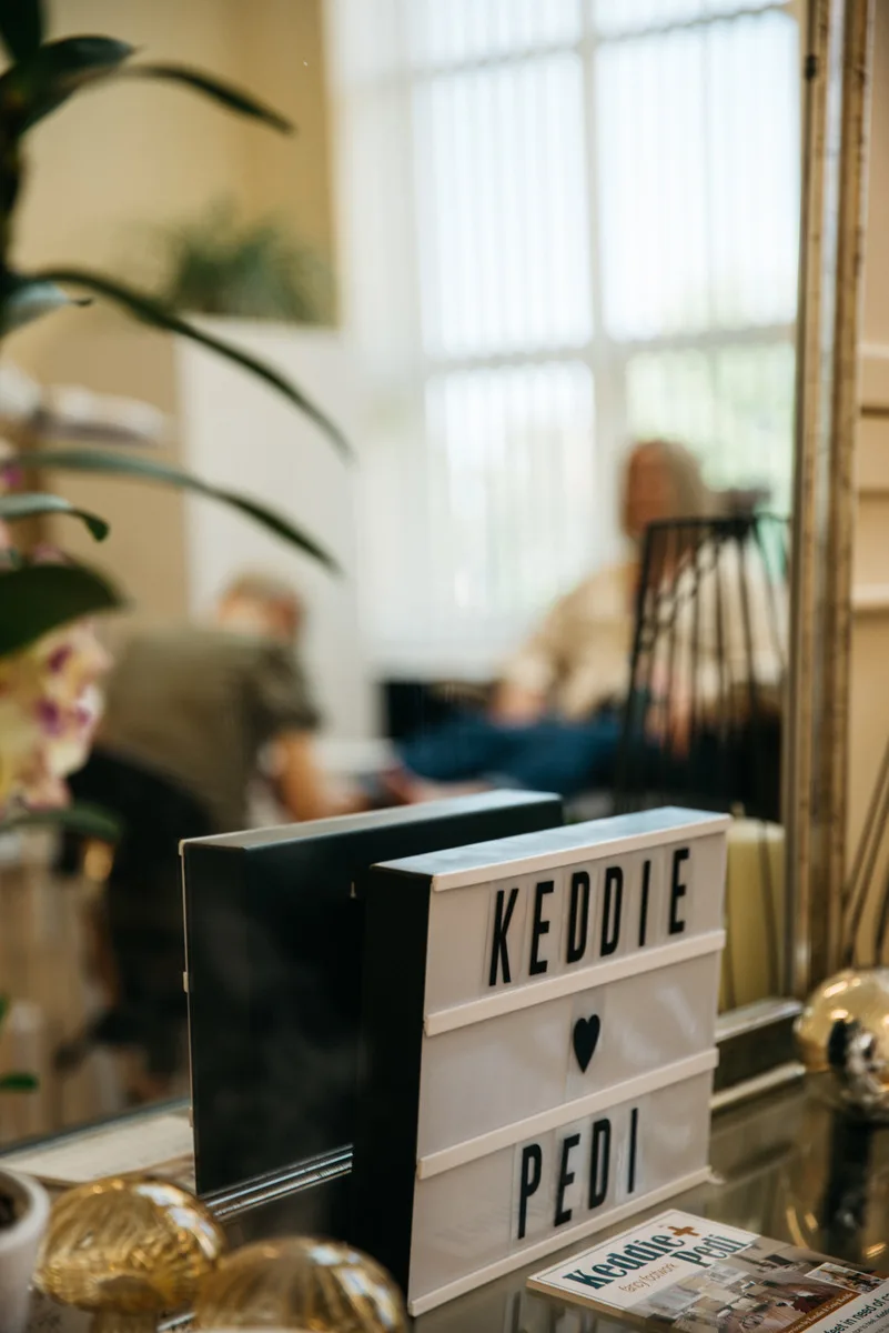 Lightbox With 'Keddie Loves Pedi' Lettering