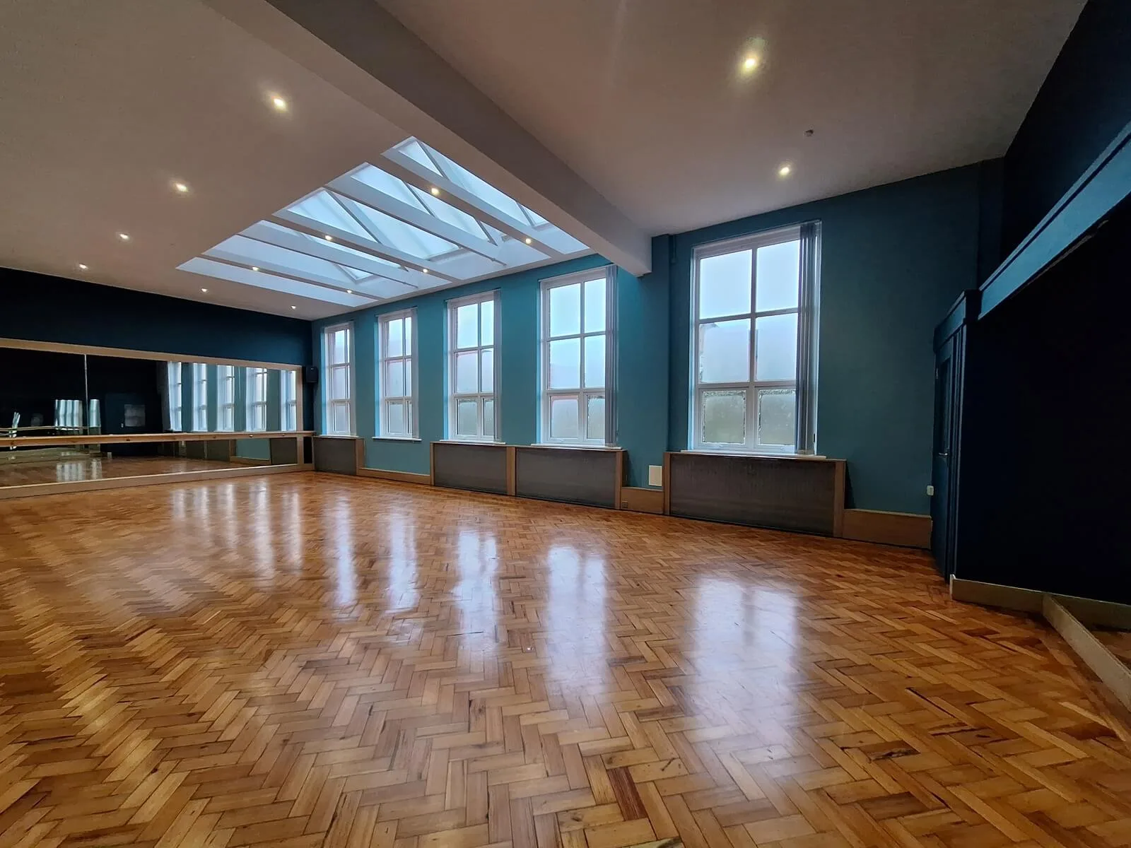Empty Studio 5